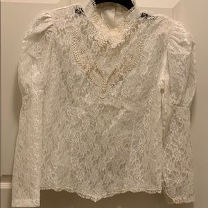 White long sleeves top